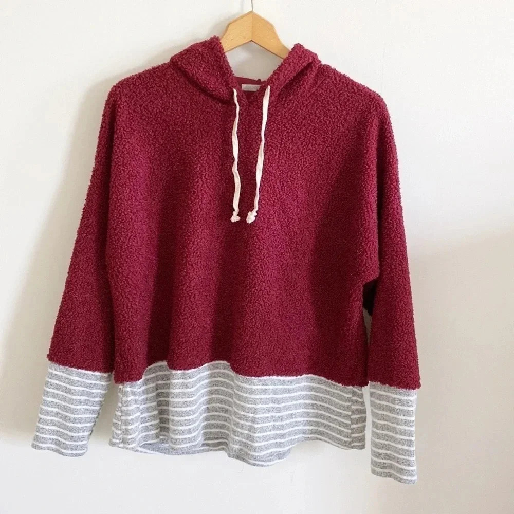 Veveret boutique maroon fleece hoodie